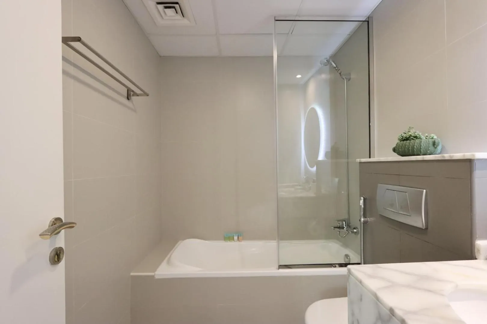 Apartment Livbnb - Casa Aruri,1B Marina Escape Near Metro, Mall And Promenade Dubai