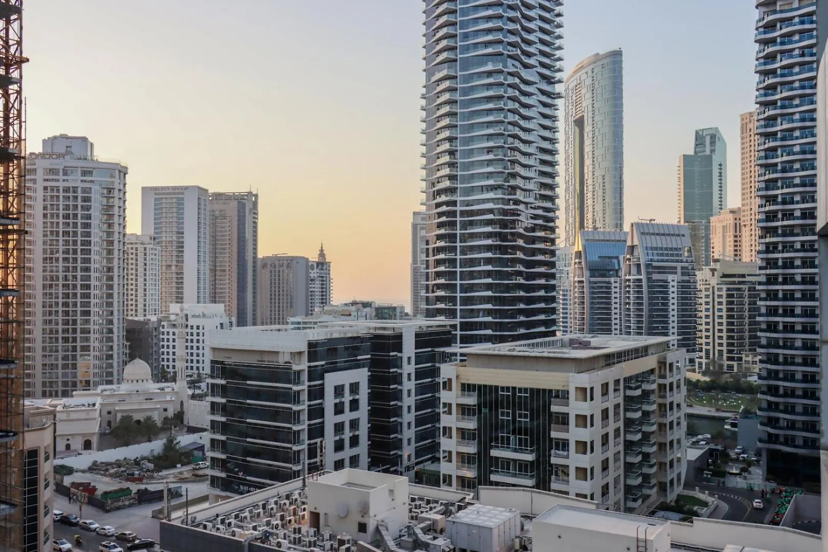 Livbnb - Casa Aruri,1B Marina Escape Near Metro, Mall And Promenade Dubai 0*,  United Arab Emirates