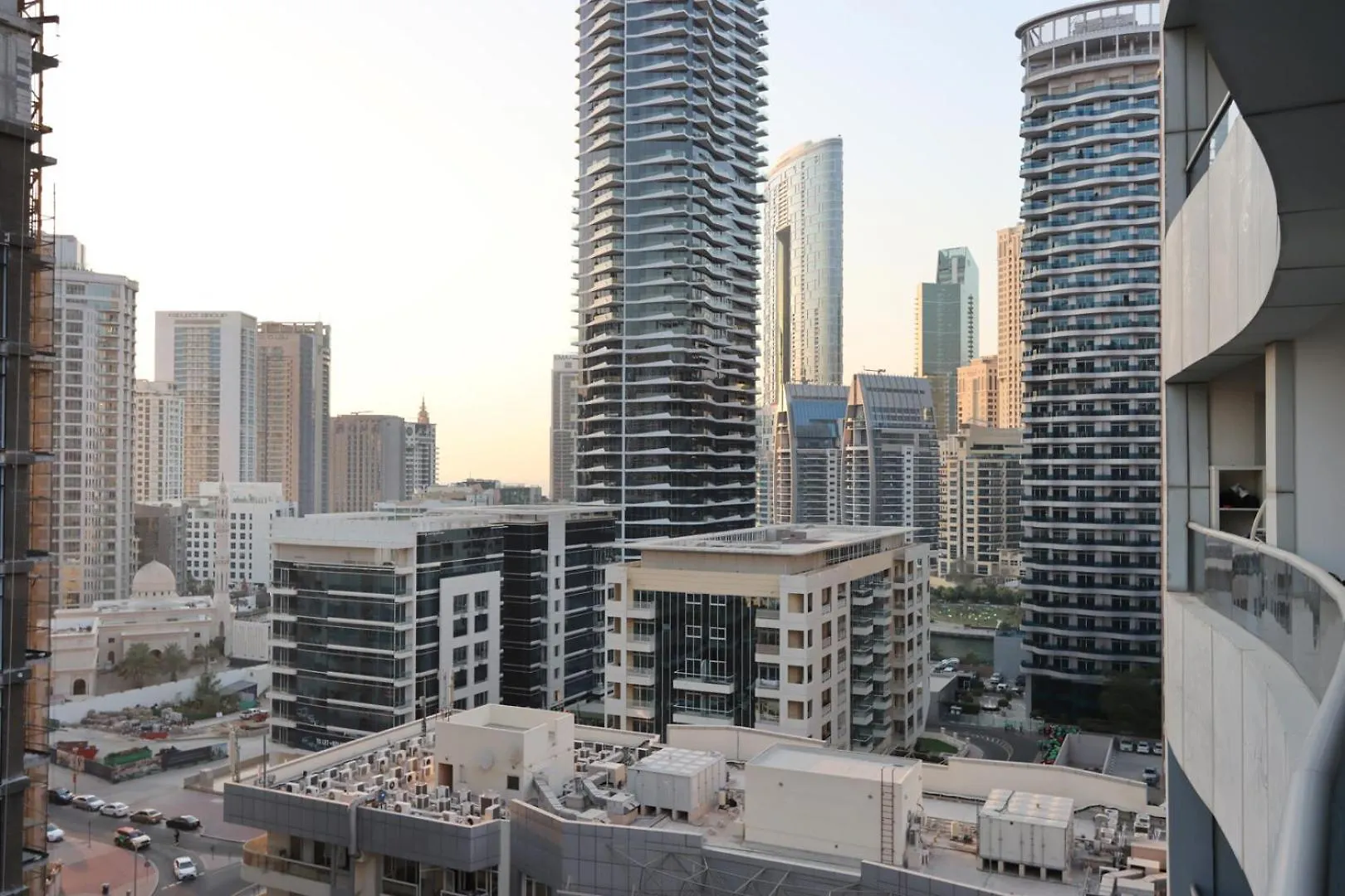 Livbnb - Casa Aruri,1B Marina Escape Near Metro, Mall And Promenade Dubai Apartment