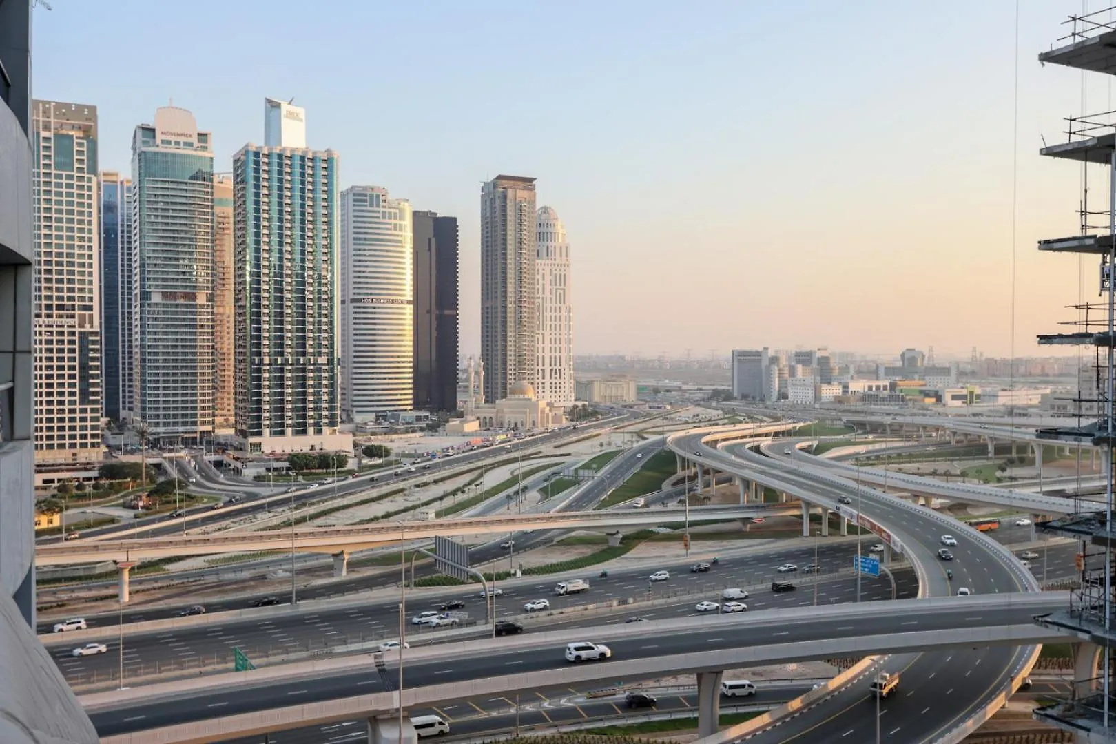 Livbnb - Casa Aruri,1B Marina Escape Near Metro, Mall And Promenade Dubai